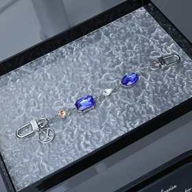 Louis Vuitton LV diamante encanto cadena bolsa decoración doble primavera hebilla cadena colgante-36  