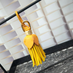 MIUMIU cuero mini borla flor colgante-3878  