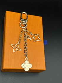 Louis Vuitton LV clásico letras florales cuatro hojas trepelo llavero-3549