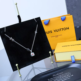 Louis Vuitton LV colgante carta flor cuadrado collar-3651