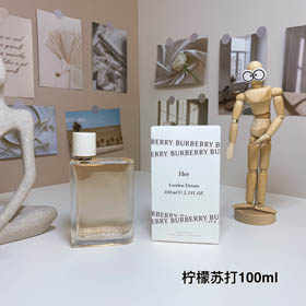 Burberry flores y su soda de limón-3348