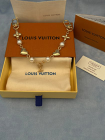 Louis Vuitton LV cadena de metal embellecido con letras, flores, pulsera de perla en forma de corazó