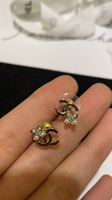 Celine perla strass pequeña flor oro doble C pendientes-3898